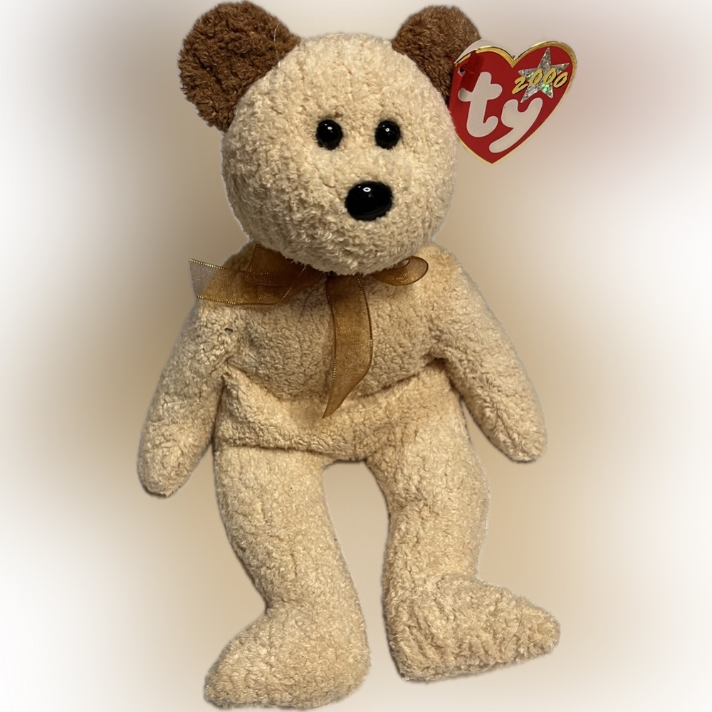 “Huggy” TY Beige Bear Born Aug 20, 2000-Vintage